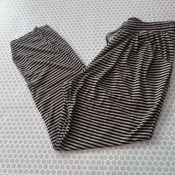 basic icon Other - Basic Icon Black & Tan Striped PJ Bottoms w Pockets

Size L